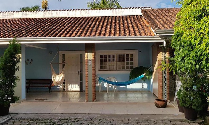 Centro House | Casa com churrasqueira no Centro de Caraguatatuba