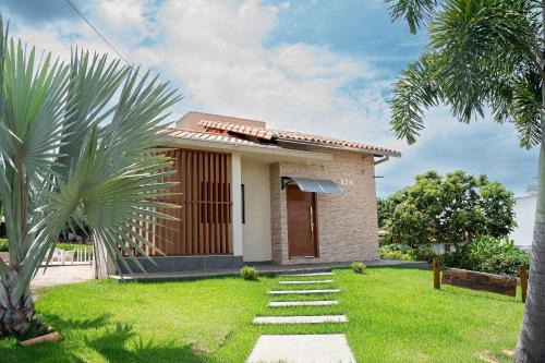 Capitolio House | Casa com piscina vista para lago, 03 quartos confortáveis