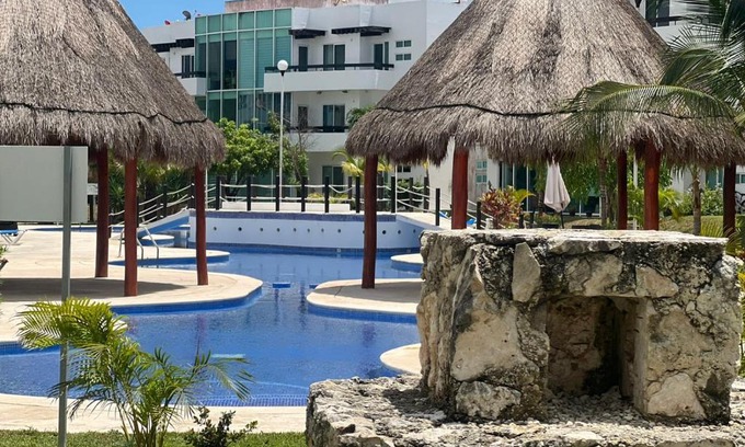 Cancun House | Casa con alberca y jardín en Cancún