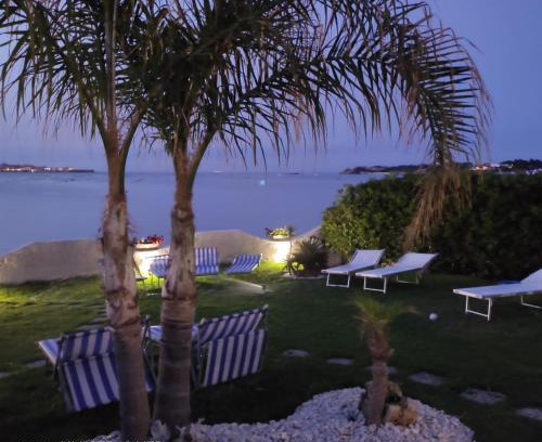 Isola Apartment | Casa con piscina e vista mare dal giardino