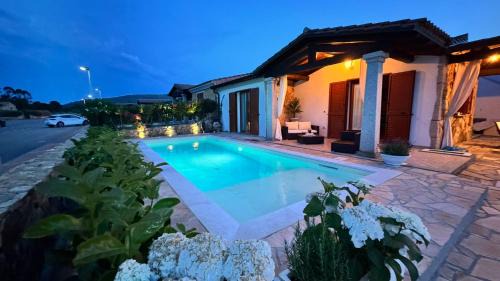 Baia Sant'Anna House | Casa Conchiglia - mit Dachterrasse und Panoramablick auf Berge und Meer