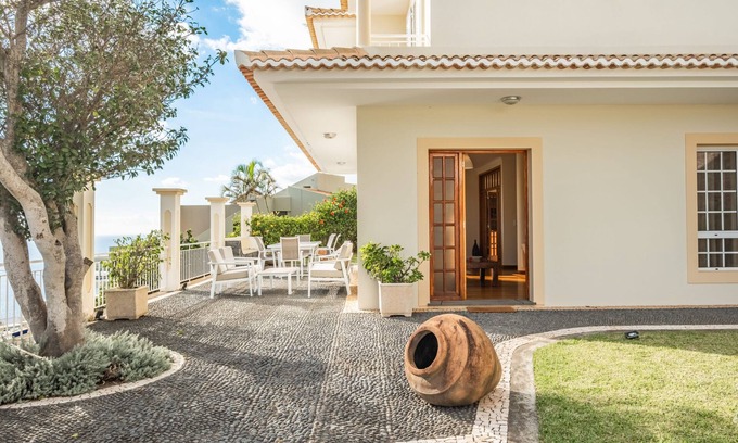 Sao Goncalo Ski Chalet | Casa das Neves - By Wehost