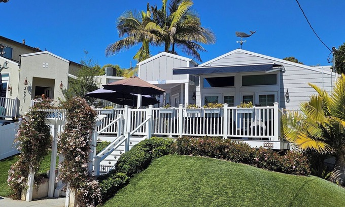 Lantern District House | Casa de la Ballena, back available on VRBO. Permit STR15-0329, walk to the beach
