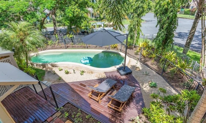 Holloways Beach Apartment | Casa De Playa - Beach Townhouse