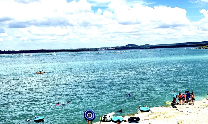 Canyon Lake House | Casa Del Sol - Sleeps 10 - Fiber WiFi - 4 min. from Comal Park.