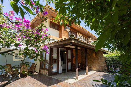 Praia Rasa House | Casa em Búzios: 3 Quartos, Varanda e Garagem |VF32