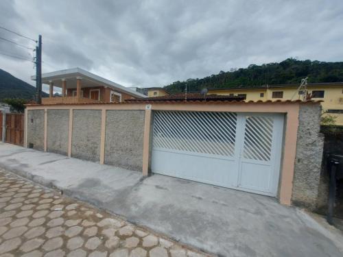 Ipiranga House | Casa em caraguatatuba