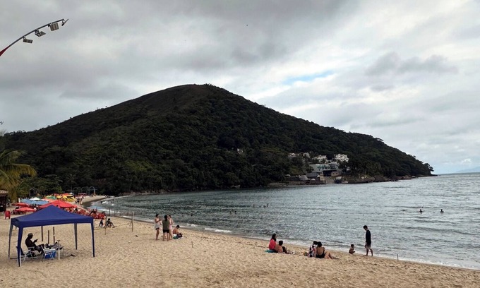 Martim de Sa House | Casa espaçosa com churrasq e Wi-Fi a 400m da praia