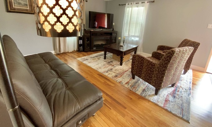 Heart of Lubbock House | Casa Leon in the Heart of Lubbock and footsteps away from Texas Tech!