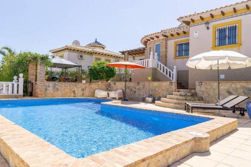 Orihuela Costa Villa | Casa Lilly-Rose, a beautiful 3 bedroom detached villa a short walk to the Villamartin Plaza & Golf course