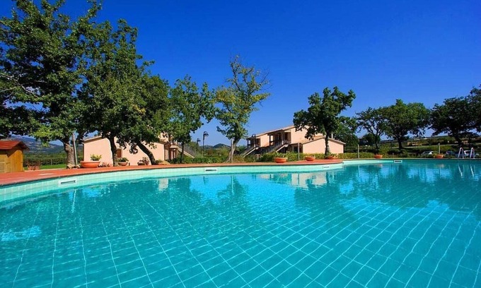 Sorano House | Casa Pegaso B: A characteristic apartment surrounded by meadows and by green hills.