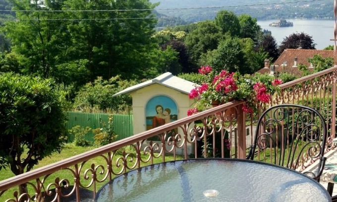Pettenasco House | Casa Piera with private panoramic garden and superb view on Lake Orta