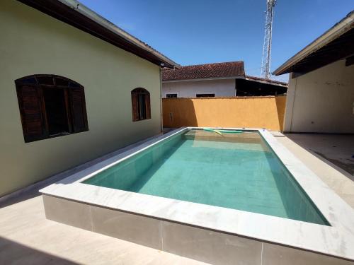 Praia da Enseada House | Casa piscina com ozônio churrasqueira perto da praia