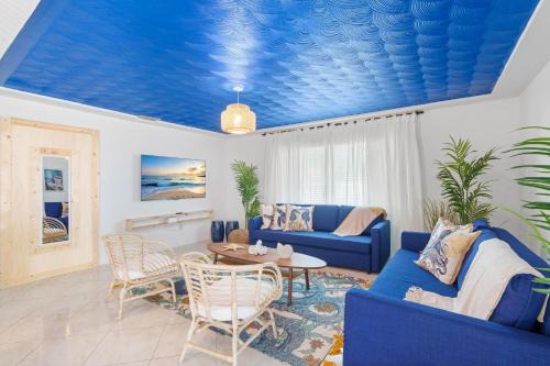 Ludlam House | Casa Santorini - Big Pool - Barbacoa - Fun and Relax