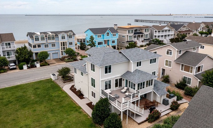 Lewes House | CASA SERENDIPITY - 7BD & 4.5BA - Sleeps 16 - Steps from the Beach! *Dog Friendly*