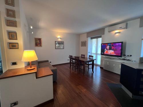 Lecco Apartment | Casa vacanze Attico sul lago di Lecco, a due passi dal centro con posto auto