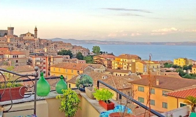 Lake Bracciano Apartment | Casa Velunia: A welcoming two-story apartment situated in a central location, at a short distance from the shores of Lake Bracciano, with Free WI-FI.