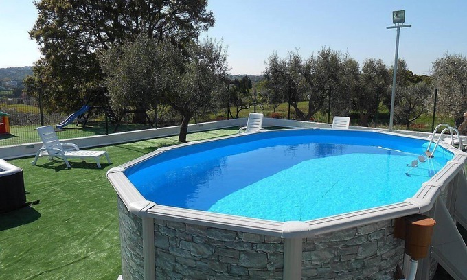 Casalini House | Casa Viola B: A welcoming apartment surrounded by the greenery, with Free WI-FI.