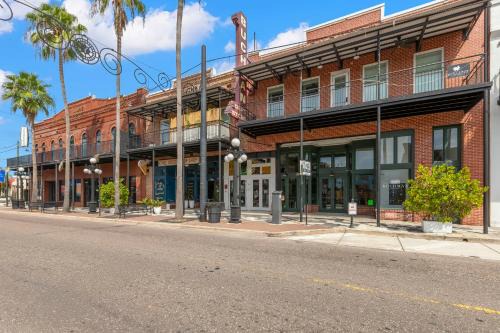 Historic Ybor Apartment | Casa Ybor Apartments on 7th Ave