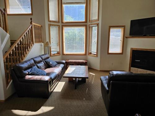 Ouray House | Cascade Three Bedroom Two Bath – C07