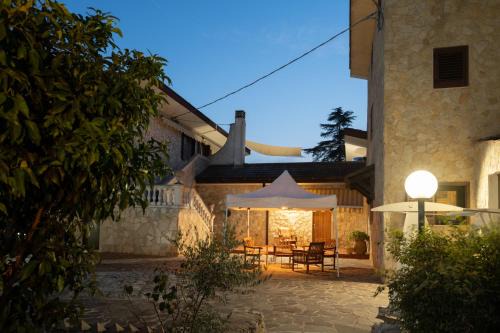 Gioia del Colle Apartment | Case vacanza e camere in Villa Isabella con parcheggio custodito e wifi