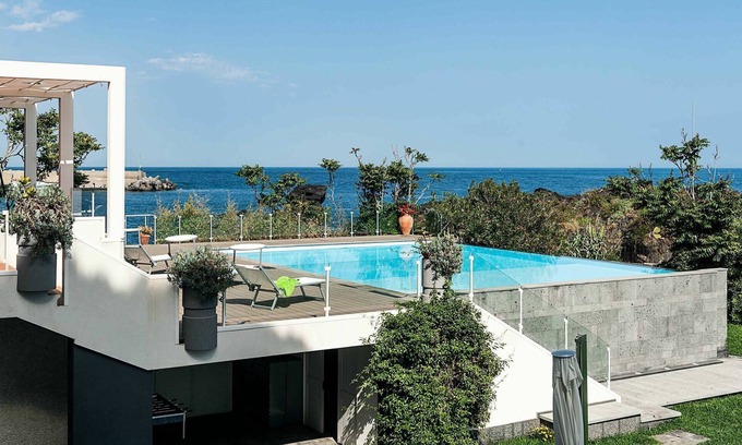 Stazzo Apartment | Casetta - Apartment to rent by the sea with pool in Sicily