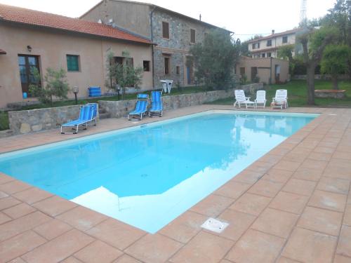 Nibbiaia Apartment | Casolare con piscina 2