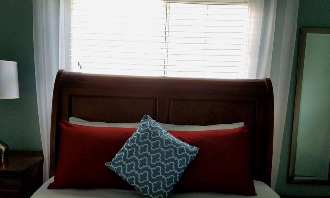 Kingston House | Caymanas Estates Villa Bnb!