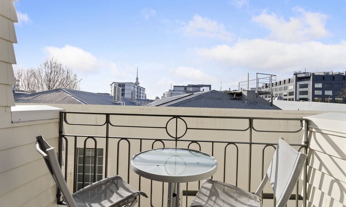 Newton Apartment | CBD Spacious 3 Storey Terrace House