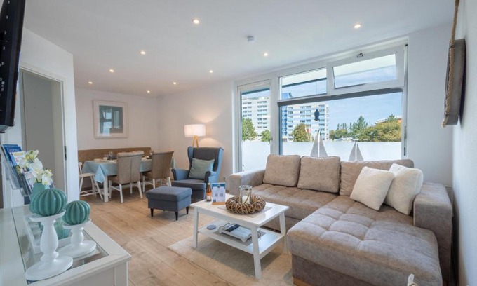 Heiligenhafen Apartment | CBlue: Küstenzauber barrierefrei mit Balkon