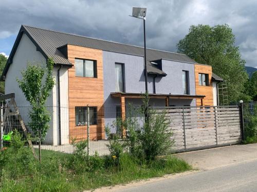Rasnov Apartment | Cedar Crest