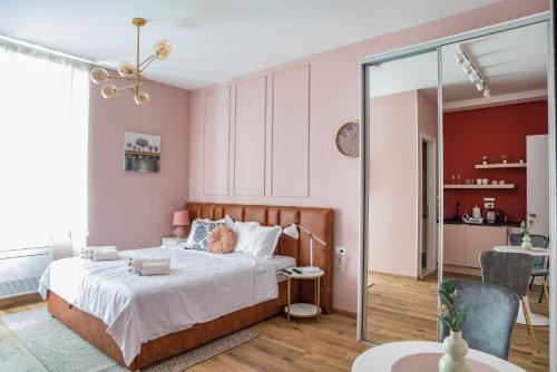 Split Apartment | Center De Lux Studios “ Zara “