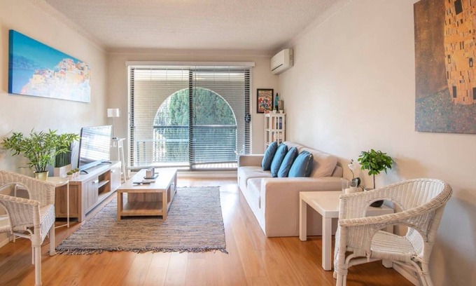Arncliffe Apartment | Central Arncliffe Abode with Spacious Terrace
