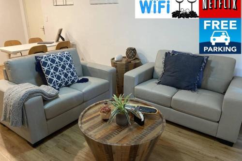 Bentley Apartment | CENTRAL CLOSE SHOPS CITY AIRPORT WIFI NETFLIX PARK