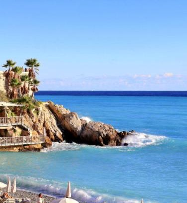 Les Baumettes Apartment | Central place close to the beach AC air , WI FI, parking