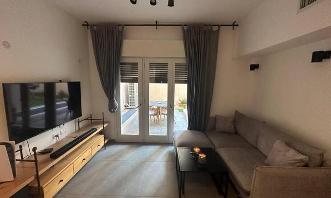 Tel Aviv Apartment | Central Tel Aviv with garden