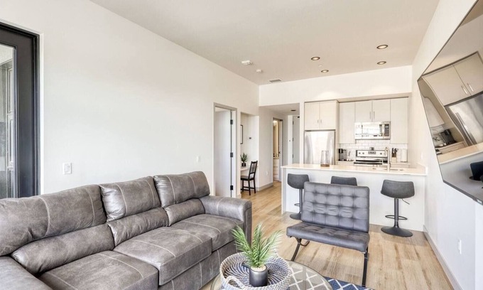 Whyte ave Apartment | Central Views on Whyte Avenue