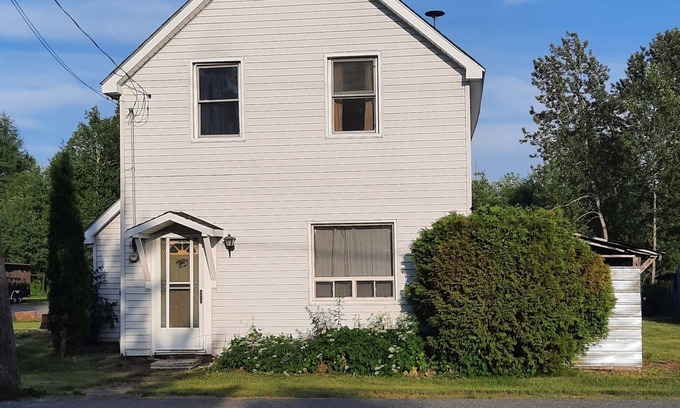 Kearney House | Century home, steps to beach, close to atv trails and algonquin park