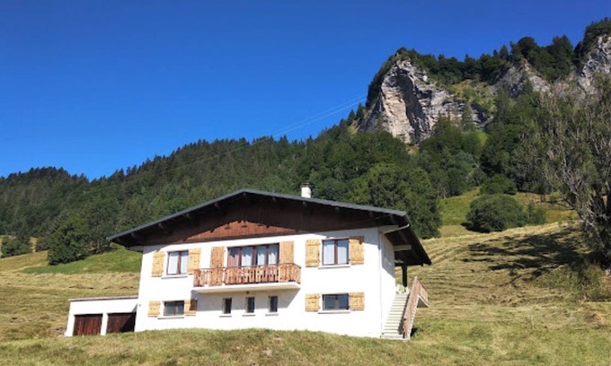 Saint-Nicolas-la-Chapelle Ski Chalet | Chalet in Savoie 6/8 people