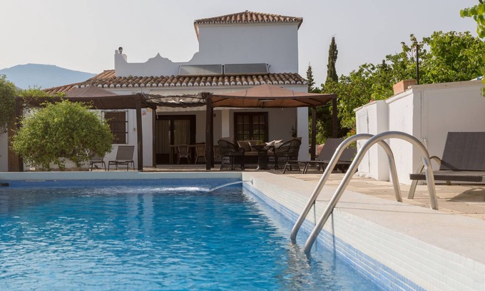 Estepona Ski Chalet | CHALE WITH POOL TO 1 KM FROM URBAN CENTER FOR 8 PEOPLE