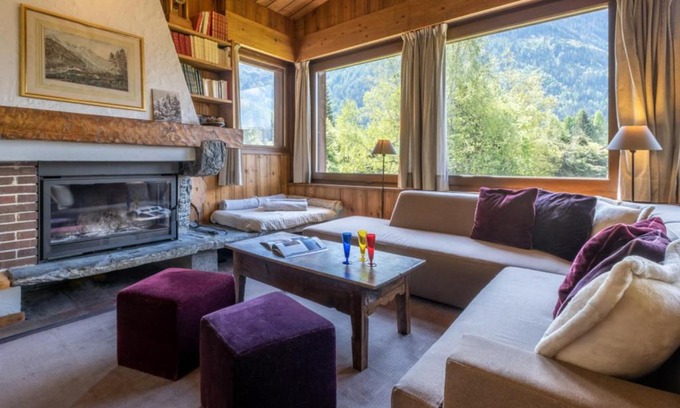 Chamonix-Mont-Blanc Ski Chalet | Chalet de l'aiguille with view on Mont Blanc