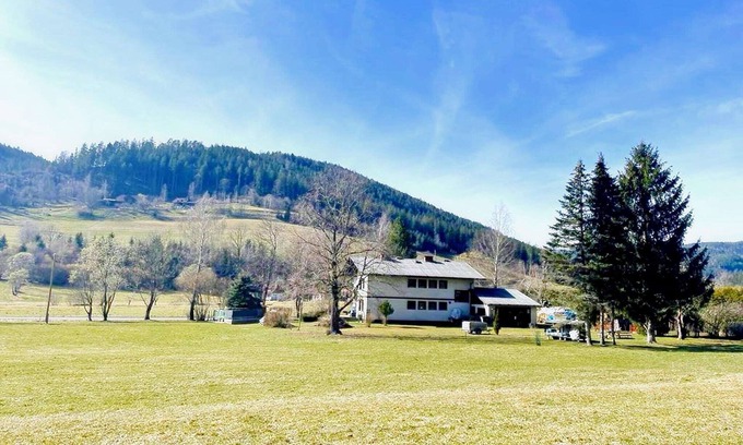 Weitensfeld Apartment | Chalet in Flattnitz near Ski Slopes & Lakes