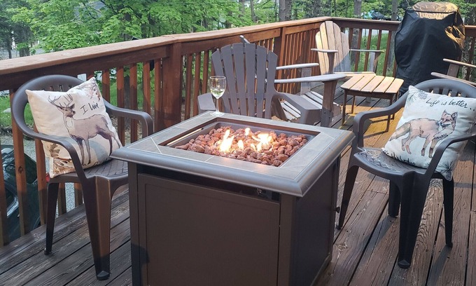Lake Ariel Ski Chalet | Chalet in the Poconos, perfect for a family of 6 or retreat for 3 couples.