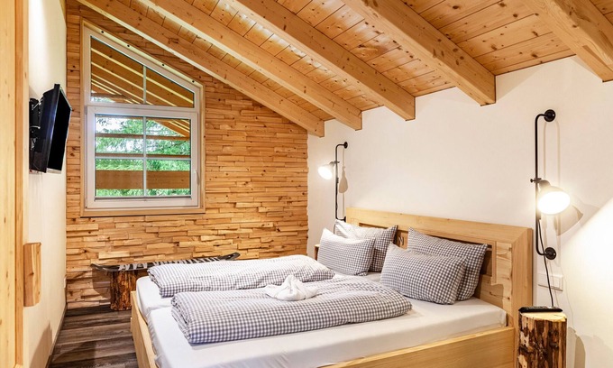 Farchant Ski Chalet | Chalet Rauschn with mountain view with whirlpool, shared sauna, terrace, balcony; pet friendly