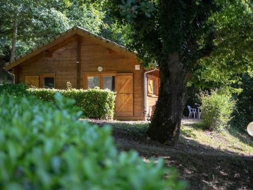 Sauveterre-de-Rouergue Other | Chalet spacieux pour 8 avec terrasse à Sauveterre-de-Rouergue - API-1-52-366