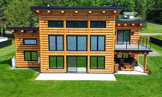 Mauricie Ski Chalet | Chalet un Air de Bois, riverside log cabin