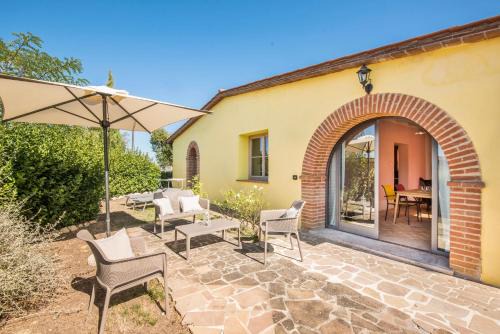 Trequanda Ski Chalet | Chalet with common swimming-pool immersed in the Tuscan countryside