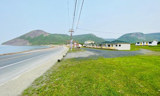 Mont-Saint-Pierre Hotel | Chalets Camping Bernatchez