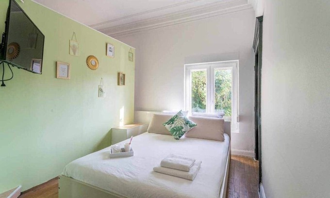 Woippy Bed & Breakfast | Chambre 30m² - Salon privé - 2TV - Wifi - 120m²