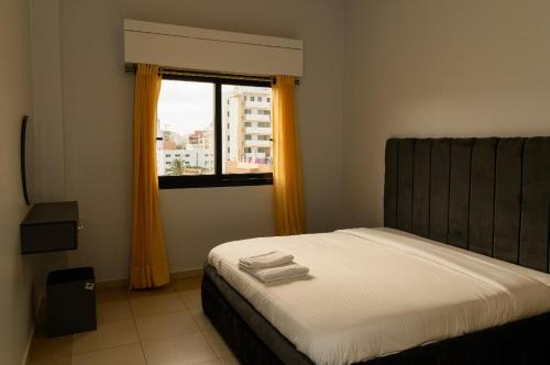 Point E Apartment | Chambre double lumineuse